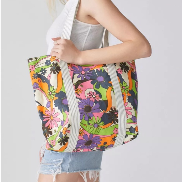 NEW UO Basic Printed Tote Bag - Picture 10 of 10